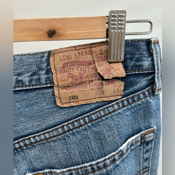 Levi’s 501 Mid Thigh Shorts - Picture 3 of 3